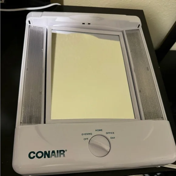 White Lighted Makeup Mirror - Picture 1 of 7